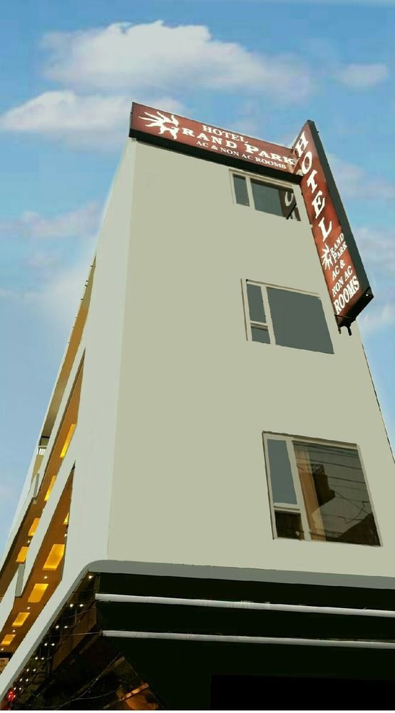 Hotel Oyo 7447 Grand Park Amritsar Exterior foto