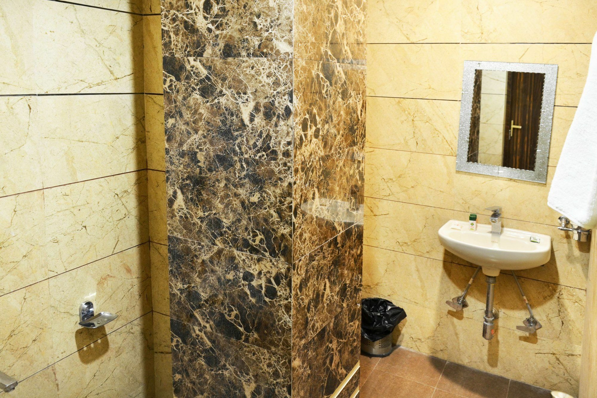Hotel Oyo 7447 Grand Park Amritsar Exterior foto
